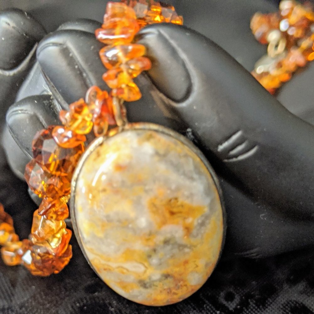 Vintage Amber Stone Pendant Necklace Hippie Spiritual Boho Chic Fashion Jewelry - Picture 4 of 16